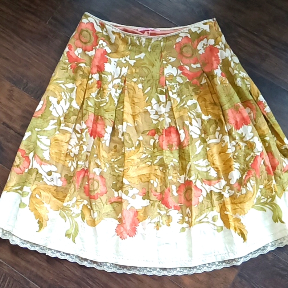 😃🌿🩷Gianni Binni floral and lace spring skirt! Size 6